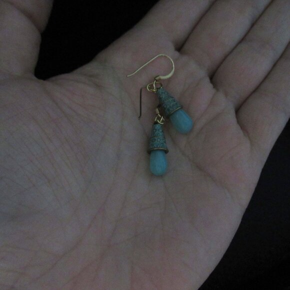 Uranium glass cone drop earrings - Picture 3 of 14